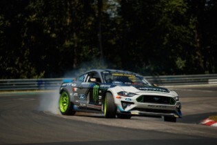 Watch High-Powered 900 Horsepower Mustang RTR Become Firs...